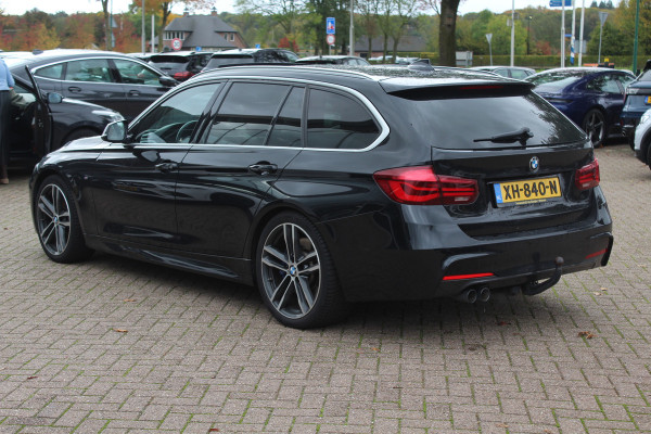BMW 3 Serie Touring 320i M Sport Edition / Trekhaak / Panoramadak / Camera / Head-up / Leder / 19'' / Navigatie / Stoelverwarming / Audio HiFi / Cruise Control BMW 3 Serie Touring 320i M Sport Edition / Trekhaak / Panoramadak / Camera / Head-up / Leder / 19'' / Navigatie / Stoelverwarming / Audio HiFi / Cruise Control