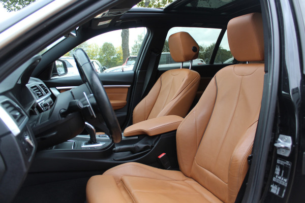 BMW 3 Serie Touring 320i M Sport Edition / Trekhaak / Panoramadak / Camera / Head-up / Leder / 19'' / Navigatie / Stoelverwarming / Audio HiFi / Cruise Control BMW 3 Serie Touring 320i M Sport Edition / Trekhaak / Panoramadak / Camera / Head-up / Leder / 19'' / Navigatie / Stoelverwarming / Audio HiFi / Cruise Control