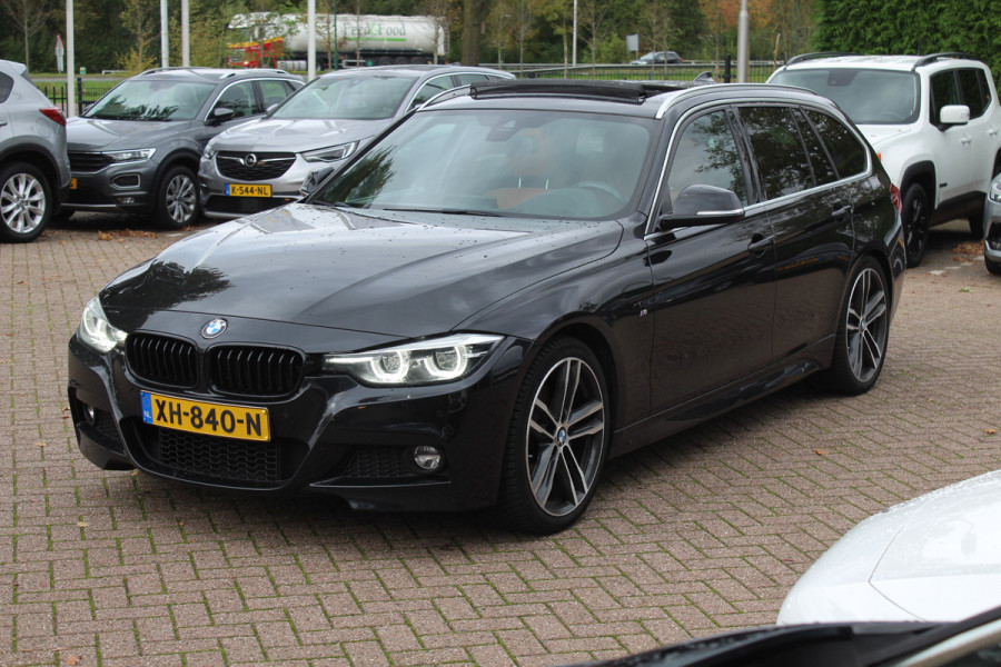 BMW 3 Serie Touring 320i M Sport Edition / Trekhaak / Panoramadak / Camera / Head-up / Leder / 19'' / Navigatie / Stoelverwarming / Audio HiFi / Cruise Control BMW 3 Serie Touring 320i M Sport Edition / Trekhaak / Panoramadak / Camera / Head-up / Leder / 19'' / Navigatie / Stoelverwarming / Audio HiFi / Cruise Control