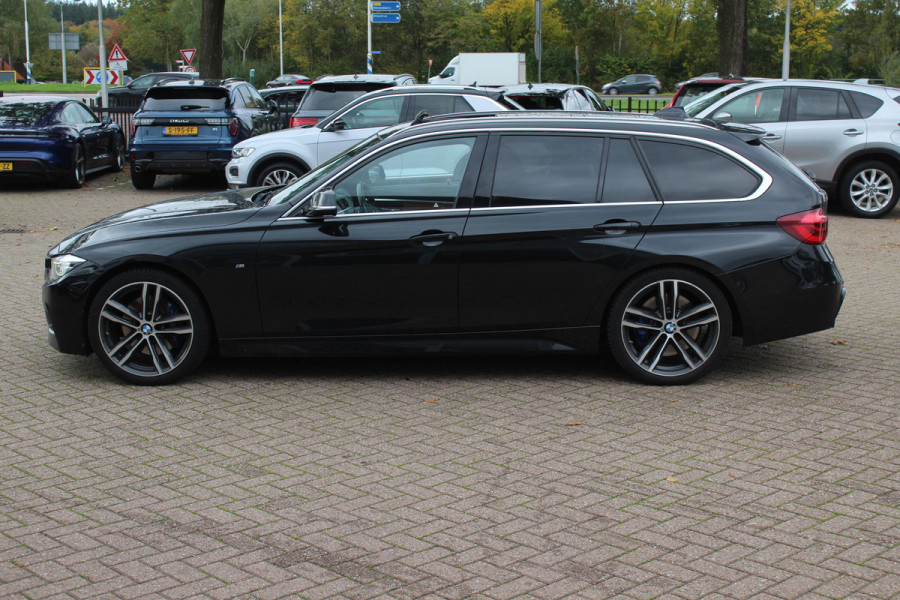BMW 3 Serie Touring 320i M Sport Edition / Trekhaak / Panoramadak / Camera / Head-up / Leder / 19'' / Navigatie / Stoelverwarming / Audio HiFi / Cruise Control BMW 3 Serie Touring 320i M Sport Edition / Trekhaak / Panoramadak / Camera / Head-up / Leder / 19'' / Navigatie / Stoelverwarming / Audio HiFi / Cruise Control