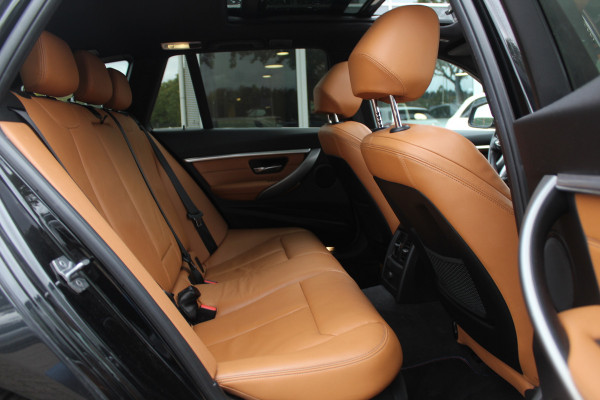 BMW 3 Serie Touring 320i M Sport Edition / Trekhaak / Panoramadak / Camera / Head-up / Leder / 19'' / Navigatie / Stoelverwarming / Audio HiFi / Cruise Control BMW 3 Serie Touring 320i M Sport Edition / Trekhaak / Panoramadak / Camera / Head-up / Leder / 19'' / Navigatie / Stoelverwarming / Audio HiFi / Cruise Control
