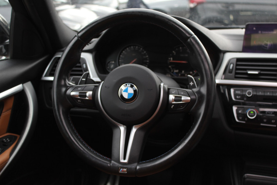 BMW 3 Serie Touring 320i M Sport Edition / Trekhaak / Panoramadak / Camera / Head-up / Leder / 19'' / Navigatie / Stoelverwarming / Audio HiFi / Cruise Control BMW 3 Serie Touring 320i M Sport Edition / Trekhaak / Panoramadak / Camera / Head-up / Leder / 19'' / Navigatie / Stoelverwarming / Audio HiFi / Cruise Control