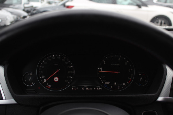 BMW 3 Serie Touring 320i M Sport Edition / Trekhaak / Panoramadak / Camera / Head-up / Leder / 19'' / Navigatie / Stoelverwarming / Audio HiFi / Cruise Control BMW 3 Serie Touring 320i M Sport Edition / Trekhaak / Panoramadak / Camera / Head-up / Leder / 19'' / Navigatie / Stoelverwarming / Audio HiFi / Cruise Control