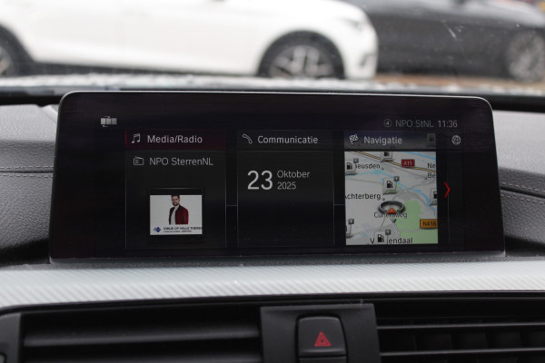 BMW 3 Serie Touring 320i M Sport Edition / Trekhaak / Panoramadak / Camera / Head-up / Leder / 19'' / Navigatie / Stoelverwarming / Audio HiFi / Cruise Control BMW 3 Serie Touring 320i M Sport Edition / Trekhaak / Panoramadak / Camera / Head-up / Leder / 19'' / Navigatie / Stoelverwarming / Audio HiFi / Cruise Control