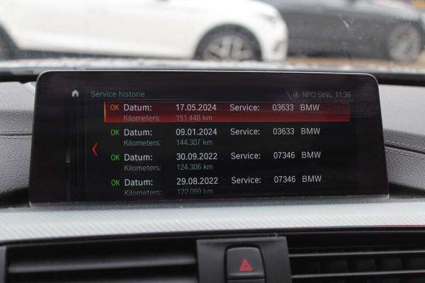 BMW 3 Serie Touring 320i M Sport Edition / Trekhaak / Panoramadak / Camera / Head-up / Leder / 19'' / Navigatie / Stoelverwarming / Audio HiFi / Cruise Control BMW 3 Serie Touring 320i M Sport Edition / Trekhaak / Panoramadak / Camera / Head-up / Leder / 19'' / Navigatie / Stoelverwarming / Audio HiFi / Cruise Control