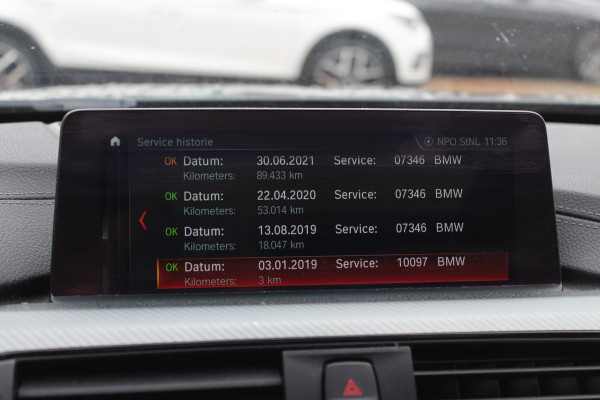 BMW 3 Serie Touring 320i M Sport Edition / Trekhaak / Panoramadak / Camera / Head-up / Leder / 19'' / Navigatie / Stoelverwarming / Audio HiFi / Cruise Control BMW 3 Serie Touring 320i M Sport Edition / Trekhaak / Panoramadak / Camera / Head-up / Leder / 19'' / Navigatie / Stoelverwarming / Audio HiFi / Cruise Control