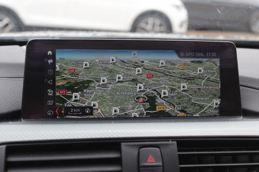 BMW 3 Serie Touring 320i M Sport Edition / Trekhaak / Panoramadak / Camera / Head-up / Leder / 19'' / Navigatie / Stoelverwarming / Audio HiFi / Cruise Control BMW 3 Serie Touring 320i M Sport Edition / Trekhaak / Panoramadak / Camera / Head-up / Leder / 19'' / Navigatie / Stoelverwarming / Audio HiFi / Cruise Control