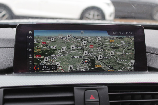 BMW 3 Serie Touring 320i M Sport Edition / Trekhaak / Panoramadak / Camera / Head-up / Leder / 19'' / Navigatie / Stoelverwarming / Audio HiFi / Cruise Control BMW 3 Serie Touring 320i M Sport Edition / Trekhaak / Panoramadak / Camera / Head-up / Leder / 19'' / Navigatie / Stoelverwarming / Audio HiFi / Cruise Control