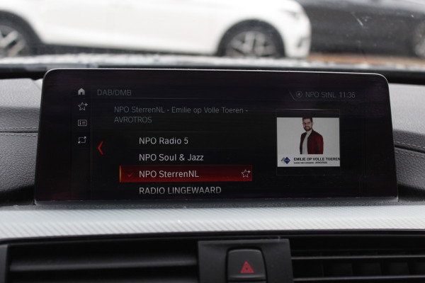 BMW 3 Serie Touring 320i M Sport Edition / Trekhaak / Panoramadak / Camera / Head-up / Leder / 19'' / Navigatie / Stoelverwarming / Audio HiFi / Cruise Control BMW 3 Serie Touring 320i M Sport Edition / Trekhaak / Panoramadak / Camera / Head-up / Leder / 19'' / Navigatie / Stoelverwarming / Audio HiFi / Cruise Control