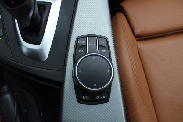 BMW 3 Serie Touring 320i M Sport Edition / Trekhaak / Panoramadak / Camera / Head-up / Leder / 19'' / Navigatie / Stoelverwarming / Audio HiFi / Cruise Control BMW 3 Serie Touring 320i M Sport Edition / Trekhaak / Panoramadak / Camera / Head-up / Leder / 19'' / Navigatie / Stoelverwarming / Audio HiFi / Cruise Control