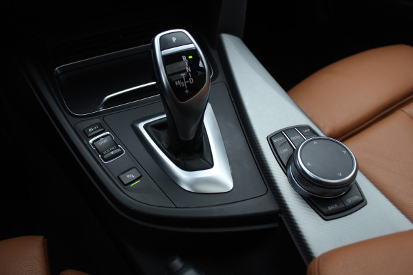 BMW 3 Serie Touring 320i M Sport Edition / Trekhaak / Panoramadak / Camera / Head-up / Leder / 19'' / Navigatie / Stoelverwarming / Audio HiFi / Cruise Control BMW 3 Serie Touring 320i M Sport Edition / Trekhaak / Panoramadak / Camera / Head-up / Leder / 19'' / Navigatie / Stoelverwarming / Audio HiFi / Cruise Control