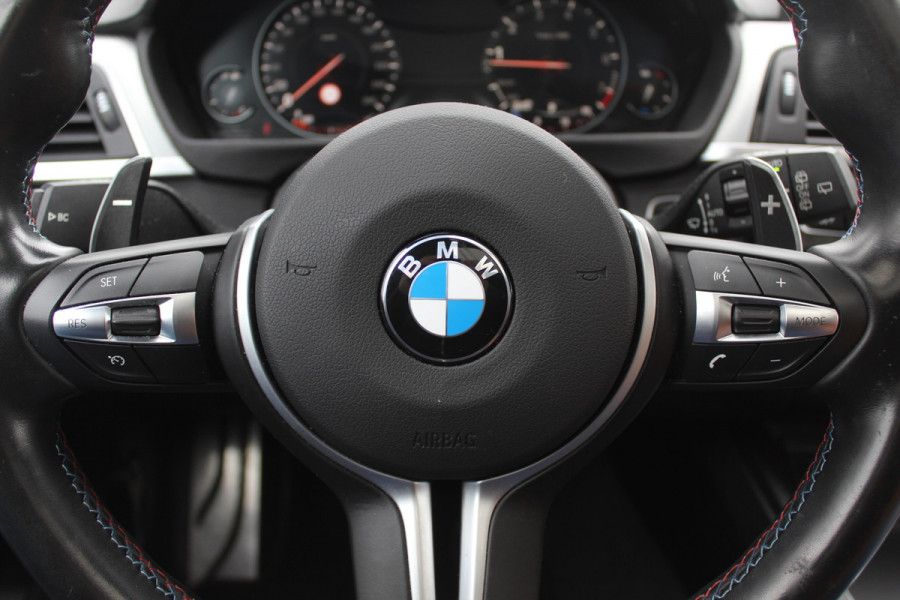 BMW 3 Serie Touring 320i M Sport Edition / Trekhaak / Panoramadak / Camera / Head-up / Leder / 19'' / Navigatie / Stoelverwarming / Audio HiFi / Cruise Control BMW 3 Serie Touring 320i M Sport Edition / Trekhaak / Panoramadak / Camera / Head-up / Leder / 19'' / Navigatie / Stoelverwarming / Audio HiFi / Cruise Control