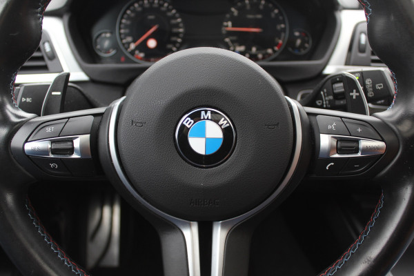 BMW 3 Serie Touring 320i M Sport Edition / Trekhaak / Panoramadak / Camera / Head-up / Leder / 19'' / Navigatie / Stoelverwarming / Audio HiFi / Cruise Control BMW 3 Serie Touring 320i M Sport Edition / Trekhaak / Panoramadak / Camera / Head-up / Leder / 19'' / Navigatie / Stoelverwarming / Audio HiFi / Cruise Control