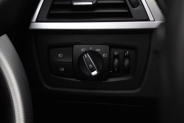 BMW 3 Serie Touring 320i M Sport Edition / Trekhaak / Panoramadak / Camera / Head-up / Leder / 19'' / Navigatie / Stoelverwarming / Audio HiFi / Cruise Control BMW 3 Serie Touring 320i M Sport Edition / Trekhaak / Panoramadak / Camera / Head-up / Leder / 19'' / Navigatie / Stoelverwarming / Audio HiFi / Cruise Control