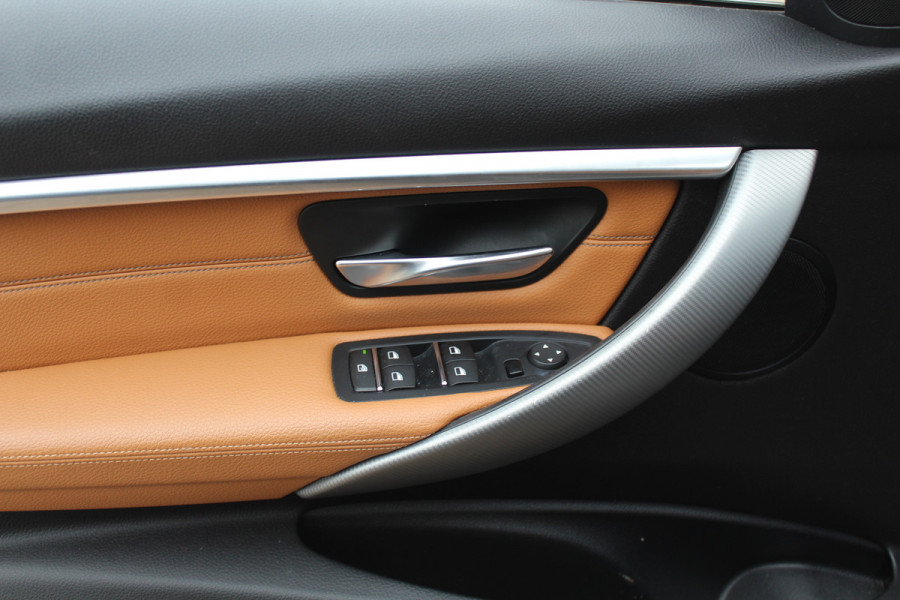 BMW 3 Serie Touring 320i M Sport Edition / Trekhaak / Panoramadak / Camera / Head-up / Leder / 19'' / Navigatie / Stoelverwarming / Audio HiFi / Cruise Control BMW 3 Serie Touring 320i M Sport Edition / Trekhaak / Panoramadak / Camera / Head-up / Leder / 19'' / Navigatie / Stoelverwarming / Audio HiFi / Cruise Control