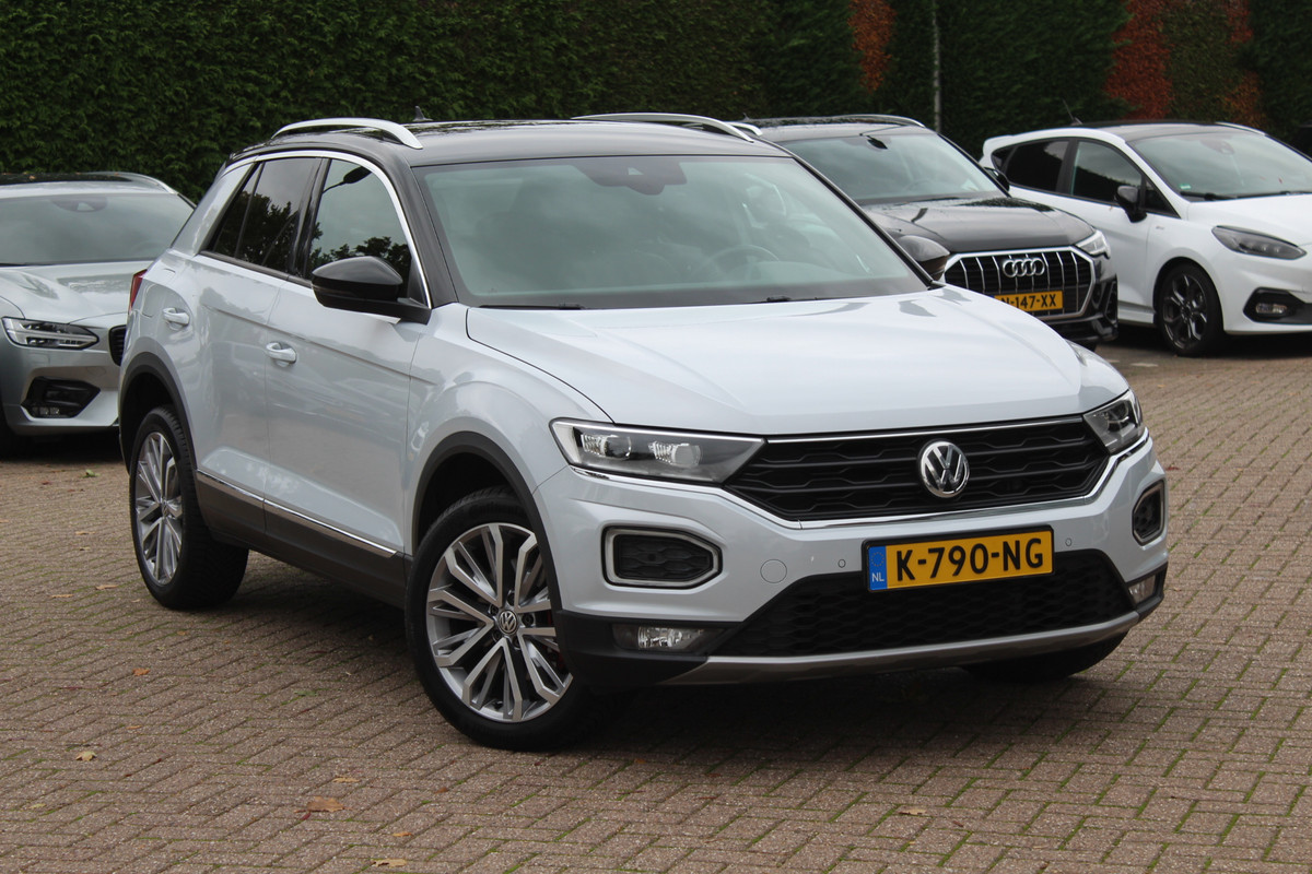 Volkswagen T-Roc 1.5 TSI Sport / Trekhaak / Camera / Virtual Cockpit / CarPlay / 18'' / Beats Audio / Dodehoek / DAB / Stoelverwarming / ACC Volkswagen T-Roc 1.5 TSI Sport / Trekhaak / Camera / Virtual Cockpit / CarPlay / 18'' / Beats Audio / Dodehoek / DAB / Stoelverwarming / ACC
