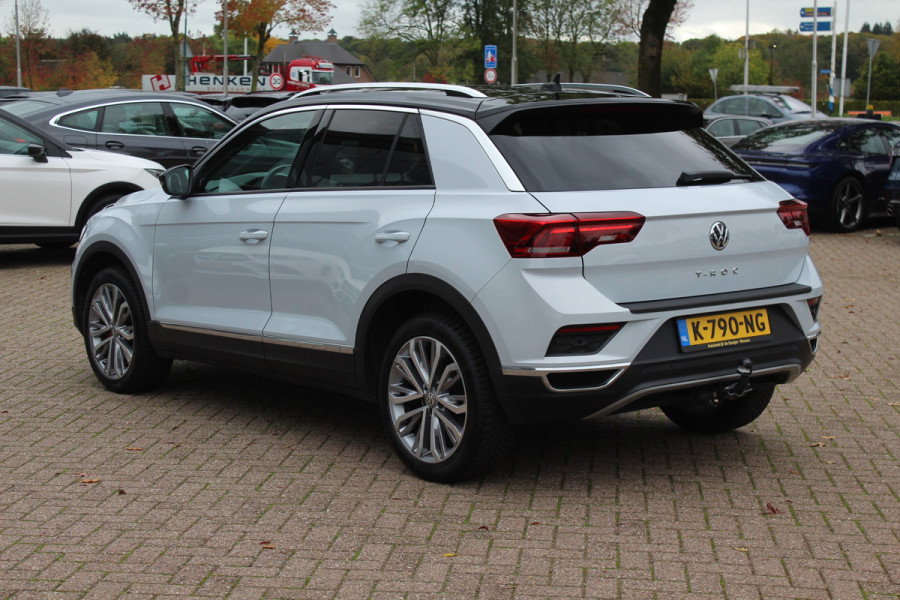 Volkswagen T-Roc 1.5 TSI Sport / Trekhaak / Camera / Virtual Cockpit / CarPlay / 18'' / Beats Audio / Dodehoek / DAB / Stoelverwarming / ACC Volkswagen T-Roc 1.5 TSI Sport / Trekhaak / Camera / Virtual Cockpit / CarPlay / 18'' / Beats Audio / Dodehoek / DAB / Stoelverwarming / ACC