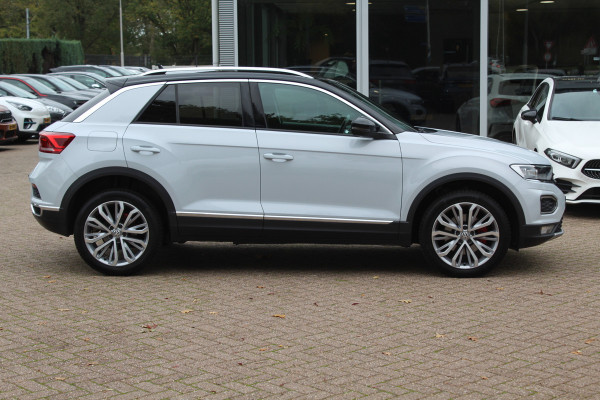 Volkswagen T-Roc 1.5 TSI Sport / Trekhaak / Camera / Virtual Cockpit / CarPlay / 18'' / Beats Audio / Dodehoek / DAB / Stoelverwarming / ACC Volkswagen T-Roc 1.5 TSI Sport / Trekhaak / Camera / Virtual Cockpit / CarPlay / 18'' / Beats Audio / Dodehoek / DAB / Stoelverwarming / ACC