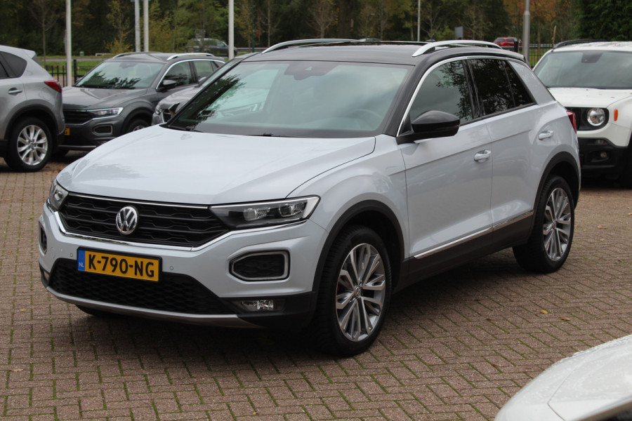 Volkswagen T-Roc 1.5 TSI Sport / Trekhaak / Camera / Virtual Cockpit / CarPlay / 18'' / Beats Audio / Dodehoek / DAB / Stoelverwarming / ACC Volkswagen T-Roc 1.5 TSI Sport / Trekhaak / Camera / Virtual Cockpit / CarPlay / 18'' / Beats Audio / Dodehoek / DAB / Stoelverwarming / ACC