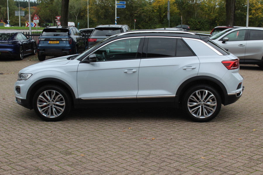 Volkswagen T-Roc 1.5 TSI Sport / Trekhaak / Camera / Virtual Cockpit / CarPlay / 18'' / Beats Audio / Dodehoek / DAB / Stoelverwarming / ACC Volkswagen T-Roc 1.5 TSI Sport / Trekhaak / Camera / Virtual Cockpit / CarPlay / 18'' / Beats Audio / Dodehoek / DAB / Stoelverwarming / ACC