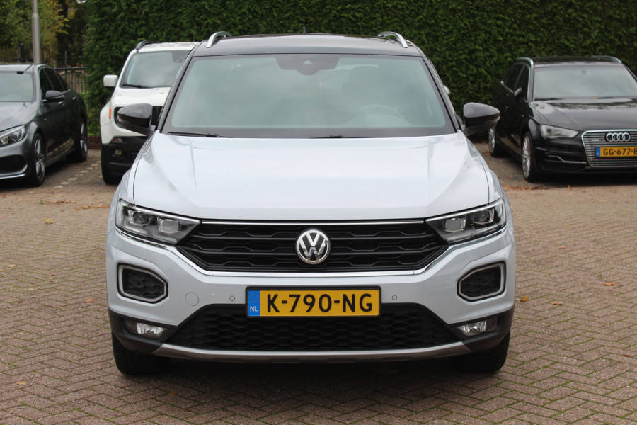 Volkswagen T-Roc 1.5 TSI Sport / Trekhaak / Camera / Virtual Cockpit / CarPlay / 18'' / Beats Audio / Dodehoek / DAB / Stoelverwarming / ACC Volkswagen T-Roc 1.5 TSI Sport / Trekhaak / Camera / Virtual Cockpit / CarPlay / 18'' / Beats Audio / Dodehoek / DAB / Stoelverwarming / ACC