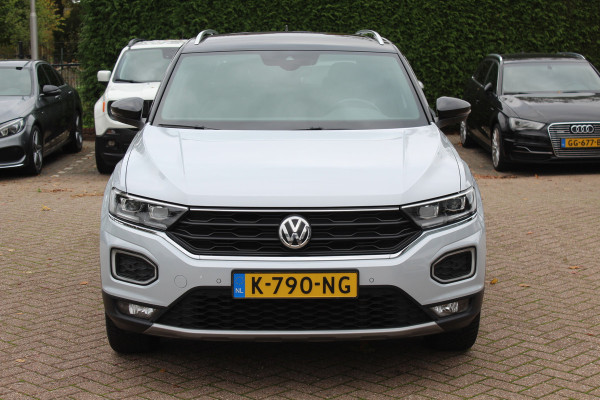 Volkswagen T-Roc 1.5 TSI Sport / Trekhaak / Camera / Virtual Cockpit / CarPlay / 18'' / Beats Audio / Dodehoek / DAB / Stoelverwarming / ACC Volkswagen T-Roc 1.5 TSI Sport / Trekhaak / Camera / Virtual Cockpit / CarPlay / 18'' / Beats Audio / Dodehoek / DAB / Stoelverwarming / ACC