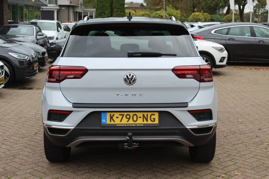 Volkswagen T-Roc 1.5 TSI Sport / Trekhaak / Camera / Virtual Cockpit / CarPlay / 18'' / Beats Audio / Dodehoek / DAB / Stoelverwarming / ACC Volkswagen T-Roc 1.5 TSI Sport / Trekhaak / Camera / Virtual Cockpit / CarPlay / 18'' / Beats Audio / Dodehoek / DAB / Stoelverwarming / ACC