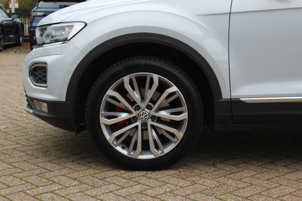 Volkswagen T-Roc 1.5 TSI Sport / Trekhaak / Camera / Virtual Cockpit / CarPlay / 18'' / Beats Audio / Dodehoek / DAB / Stoelverwarming / ACC Volkswagen T-Roc 1.5 TSI Sport / Trekhaak / Camera / Virtual Cockpit / CarPlay / 18'' / Beats Audio / Dodehoek / DAB / Stoelverwarming / ACC