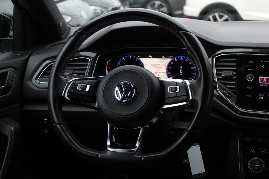 Volkswagen T-Roc 1.5 TSI Sport / Trekhaak / Camera / Virtual Cockpit / CarPlay / 18'' / Beats Audio / Dodehoek / DAB / Stoelverwarming / ACC Volkswagen T-Roc 1.5 TSI Sport / Trekhaak / Camera / Virtual Cockpit / CarPlay / 18'' / Beats Audio / Dodehoek / DAB / Stoelverwarming / ACC