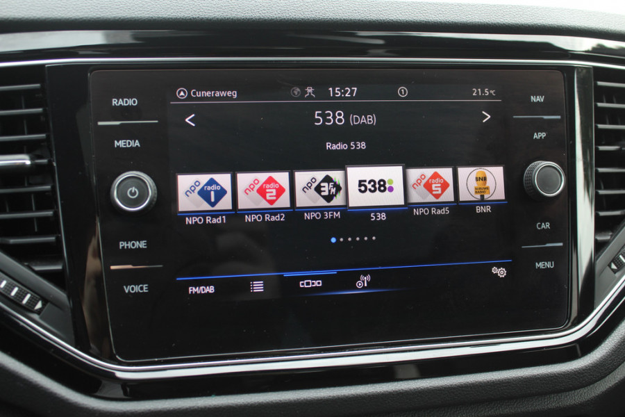 Volkswagen T-Roc 1.5 TSI Sport / Trekhaak / Camera / Virtual Cockpit / CarPlay / 18'' / Beats Audio / Dodehoek / DAB / Stoelverwarming / ACC Volkswagen T-Roc 1.5 TSI Sport / Trekhaak / Camera / Virtual Cockpit / CarPlay / 18'' / Beats Audio / Dodehoek / DAB / Stoelverwarming / ACC