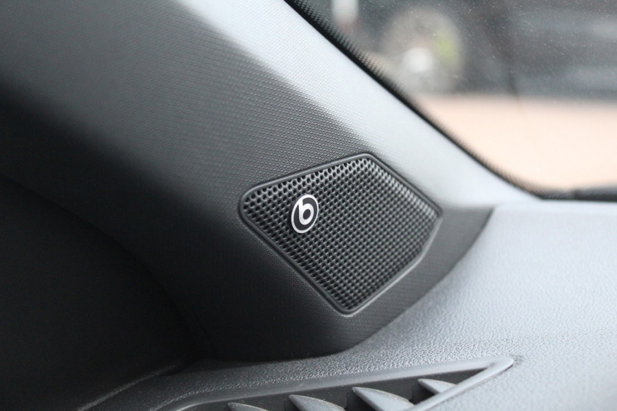 Volkswagen T-Roc 1.5 TSI Sport / Trekhaak / Camera / Virtual Cockpit / CarPlay / 18'' / Beats Audio / Dodehoek / DAB / Stoelverwarming / ACC Volkswagen T-Roc 1.5 TSI Sport / Trekhaak / Camera / Virtual Cockpit / CarPlay / 18'' / Beats Audio / Dodehoek / DAB / Stoelverwarming / ACC