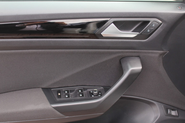 Volkswagen T-Roc 1.5 TSI Sport / Trekhaak / Camera / Virtual Cockpit / CarPlay / 18'' / Beats Audio / Dodehoek / DAB / Stoelverwarming / ACC Volkswagen T-Roc 1.5 TSI Sport / Trekhaak / Camera / Virtual Cockpit / CarPlay / 18'' / Beats Audio / Dodehoek / DAB / Stoelverwarming / ACC