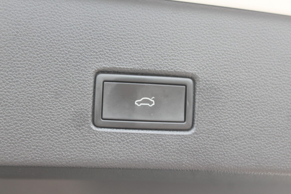 Volkswagen T-Roc 1.5 TSI Sport / Trekhaak / Camera / Virtual Cockpit / CarPlay / 18'' / Beats Audio / Dodehoek / DAB / Stoelverwarming / ACC Volkswagen T-Roc 1.5 TSI Sport / Trekhaak / Camera / Virtual Cockpit / CarPlay / 18'' / Beats Audio / Dodehoek / DAB / Stoelverwarming / ACC