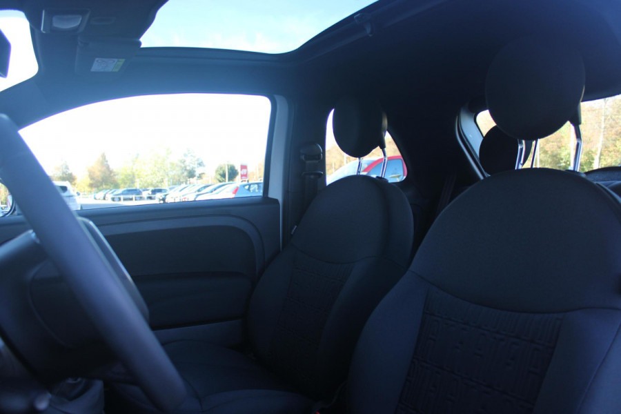 Fiat 500 1.0 72PK HYbrid DOLCEVITA FINALE | PANORAMA DAK | APPLE CARPLAY / ANDROID AUTO | ELEKTRISCHE RAMEN VOOR | PARKEERSENSOREN ACHTER |  LED DAGRIJVERLICHTING | 15"LICHTMETALEN VELGEN | CRUISE CONTROL | IN 2 DELEN NEERKLAPBARE ACHTERBANK | AIRCO | MISTLAMPEN VOOR |