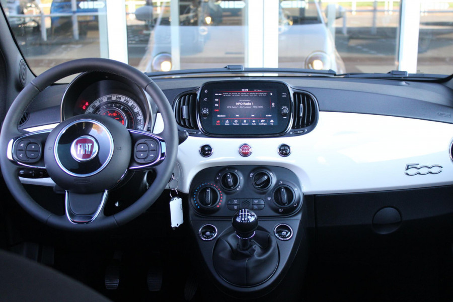 Fiat 500 1.0 72PK HYbrid DOLCEVITA FINALE | PANORAMA DAK | APPLE CARPLAY / ANDROID AUTO | ELEKTRISCHE RAMEN VOOR | PARKEERSENSOREN ACHTER |  LED DAGRIJVERLICHTING | 15"LICHTMETALEN VELGEN | CRUISE CONTROL | IN 2 DELEN NEERKLAPBARE ACHTERBANK | AIRCO | MISTLAMPEN VOOR |