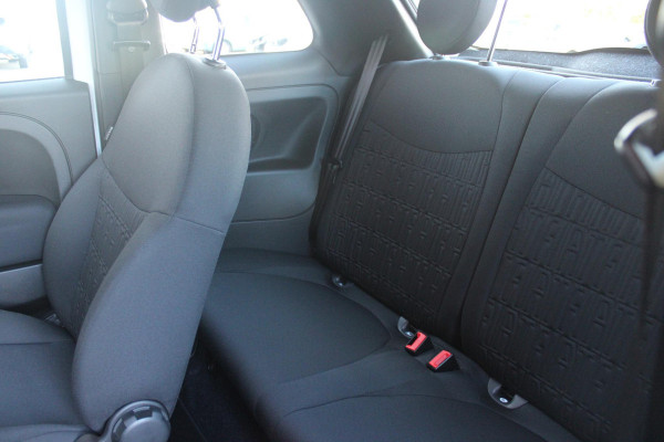 Fiat 500 1.0 72PK HYbrid DOLCEVITA FINALE | PANORAMA DAK | APPLE CARPLAY / ANDROID AUTO | ELEKTRISCHE RAMEN VOOR | PARKEERSENSOREN ACHTER |  LED DAGRIJVERLICHTING | 15"LICHTMETALEN VELGEN | CRUISE CONTROL | IN 2 DELEN NEERKLAPBARE ACHTERBANK | AIRCO | MISTLAMPEN VOOR |