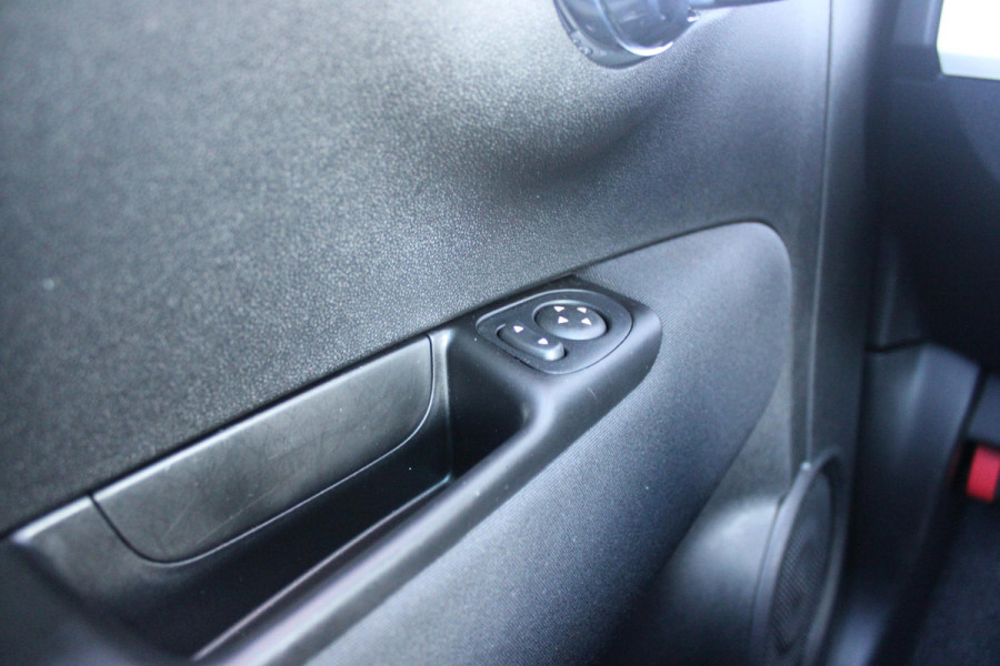 Fiat 500 1.0 72PK HYbrid DOLCEVITA FINALE | PANORAMA DAK | APPLE CARPLAY / ANDROID AUTO | ELEKTRISCHE RAMEN VOOR | PARKEERSENSOREN ACHTER |  LED DAGRIJVERLICHTING | 15"LICHTMETALEN VELGEN | CRUISE CONTROL | IN 2 DELEN NEERKLAPBARE ACHTERBANK | AIRCO | MISTLAMPEN VOOR |