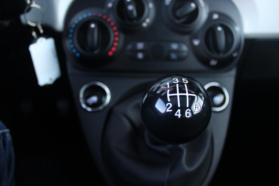 Fiat 500 1.0 72PK HYbrid DOLCEVITA FINALE | PANORAMA DAK | APPLE CARPLAY / ANDROID AUTO | ELEKTRISCHE RAMEN VOOR | PARKEERSENSOREN ACHTER |  LED DAGRIJVERLICHTING | 15"LICHTMETALEN VELGEN | CRUISE CONTROL | IN 2 DELEN NEERKLAPBARE ACHTERBANK | AIRCO | MISTLAMPEN VOOR |