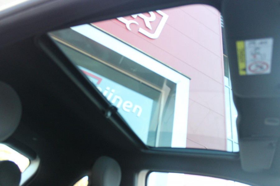 Fiat 500 1.0 72PK HYbrid DOLCEVITA FINALE | PANORAMA DAK | APPLE CARPLAY / ANDROID AUTO | ELEKTRISCHE RAMEN VOOR | PARKEERSENSOREN ACHTER |  LED DAGRIJVERLICHTING | 15"LICHTMETALEN VELGEN | CRUISE CONTROL | IN 2 DELEN NEERKLAPBARE ACHTERBANK | AIRCO | MISTLAMPEN VOOR |