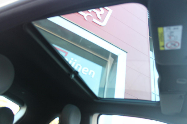 Fiat 500 1.0 72PK HYbrid DOLCEVITA FINALE | PANORAMA DAK | APPLE CARPLAY / ANDROID AUTO | ELEKTRISCHE RAMEN VOOR | PARKEERSENSOREN ACHTER |  LED DAGRIJVERLICHTING | 15"LICHTMETALEN VELGEN | CRUISE CONTROL | IN 2 DELEN NEERKLAPBARE ACHTERBANK | AIRCO | MISTLAMPEN VOOR |