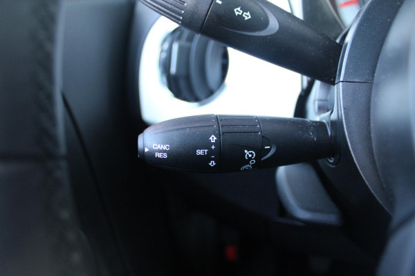 Fiat 500 1.0 72PK HYbrid DOLCEVITA FINALE | PANORAMA DAK | APPLE CARPLAY / ANDROID AUTO | ELEKTRISCHE RAMEN VOOR | PARKEERSENSOREN ACHTER |  LED DAGRIJVERLICHTING | 15"LICHTMETALEN VELGEN | CRUISE CONTROL | IN 2 DELEN NEERKLAPBARE ACHTERBANK | AIRCO | MISTLAMPEN VOOR |