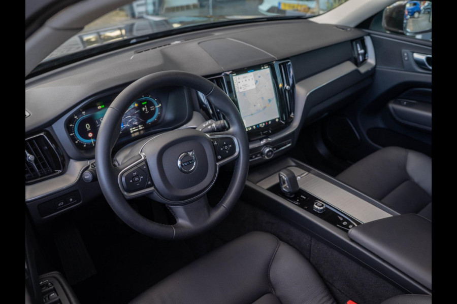 Volvo XC60 2.0 T6 Plug-in hybrid AWD Core Bright / Pano / ACC / trekhaak /