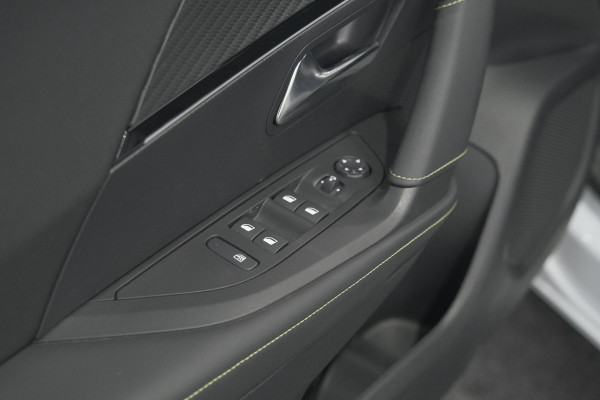 Peugeot 2008 PureTech 130 EAT8 GT | Camera | Apple Carplay | Parkeersensoren