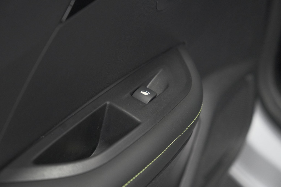 Peugeot 2008 PureTech 130 EAT8 GT | Camera | Apple Carplay | Parkeersensoren