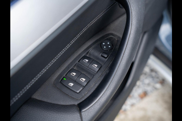 BMW X1 SDrive20i Business Edition Plus / HUD / Carplay / Zetelverwarming / Sfeerverlichting / 19'' / BMW X1 SDrive20i Business Edition Plus / HUD / Carplay / Zetelverwarming / Sfeerverlichting / 19'' /