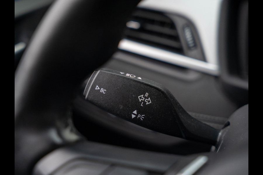 BMW X1 SDrive20i Business Edition Plus / HUD / Carplay / Zetelverwarming / Sfeerverlichting / 19'' / BMW X1 SDrive20i Business Edition Plus / HUD / Carplay / Zetelverwarming / Sfeerverlichting / 19'' /