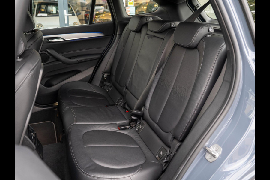 BMW X1 SDrive20i Business Edition Plus / HUD / Carplay / Zetelverwarming / Sfeerverlichting / 19'' / BMW X1 SDrive20i Business Edition Plus / HUD / Carplay / Zetelverwarming / Sfeerverlichting / 19'' /
