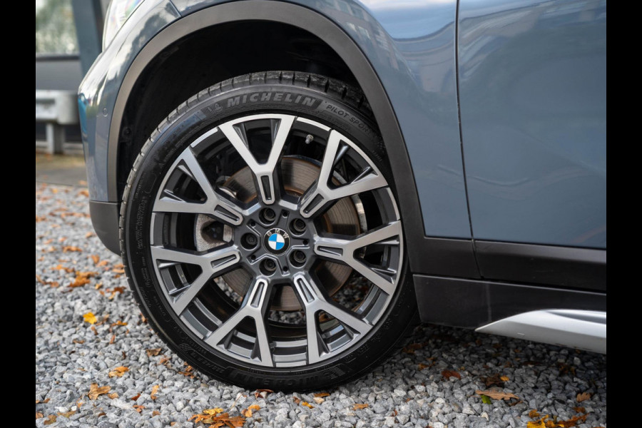 BMW X1 SDrive20i Business Edition Plus / HUD / Carplay / Zetelverwarming / Sfeerverlichting / 19'' / BMW X1 SDrive20i Business Edition Plus / HUD / Carplay / Zetelverwarming / Sfeerverlichting / 19'' /