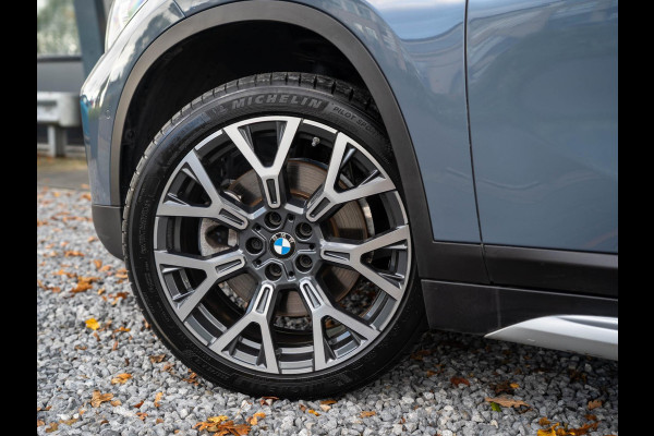 BMW X1 SDrive20i Business Edition Plus / HUD / Carplay / Zetelverwarming / Sfeerverlichting / 19'' / BMW X1 SDrive20i Business Edition Plus / HUD / Carplay / Zetelverwarming / Sfeerverlichting / 19'' /