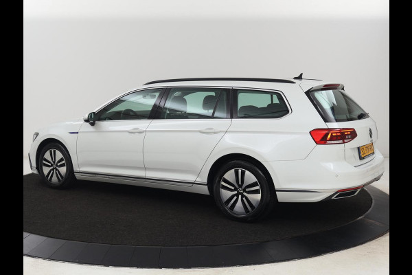 Volkswagen Passat 1.4 TSI PHEV GTE | Stoelverwarming | Massage | Camera | Adaptive cruise | Carplay | Matrix LED | Navigatie | Plug In